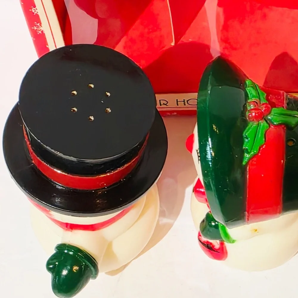 Vtg Hallmark Christmas Salt & Pepper Shakers Happy & Merry Mr. & Mrs. Snowman